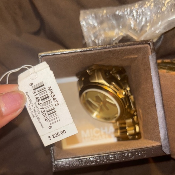 Michael Kors Gold Luxury Watch - Picture 8 of 9